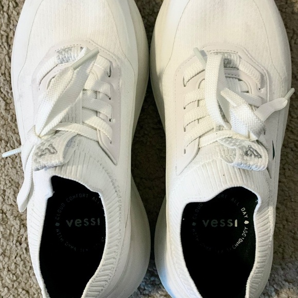 Vessi Stormburst High Top | 100% Waterproof shoes / sneakers - Picture 2 of 5